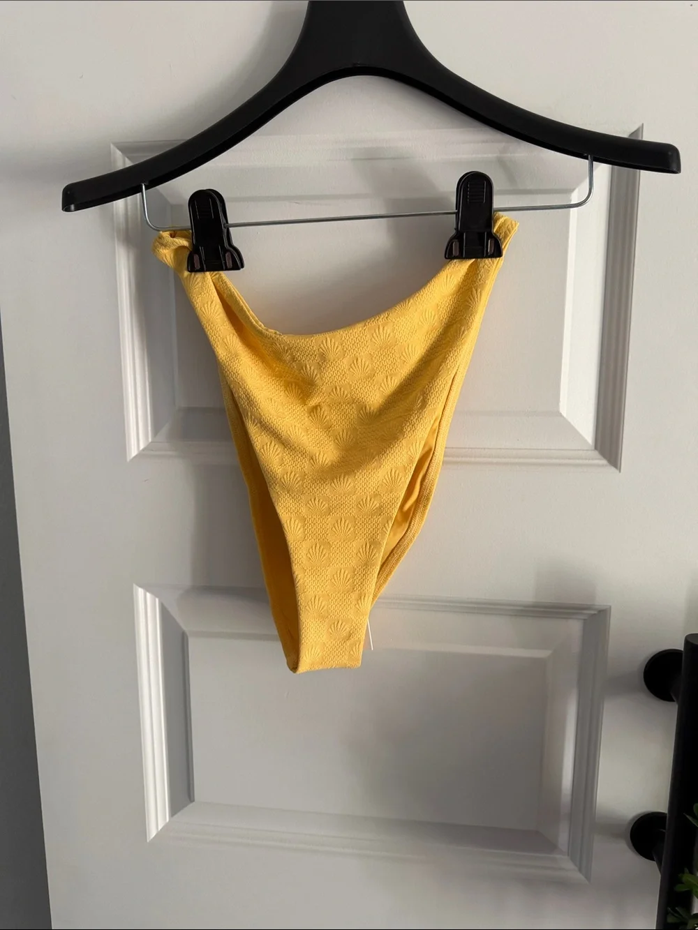L*space Leilani bitsy Textured Yellow Bikini Bottom XL